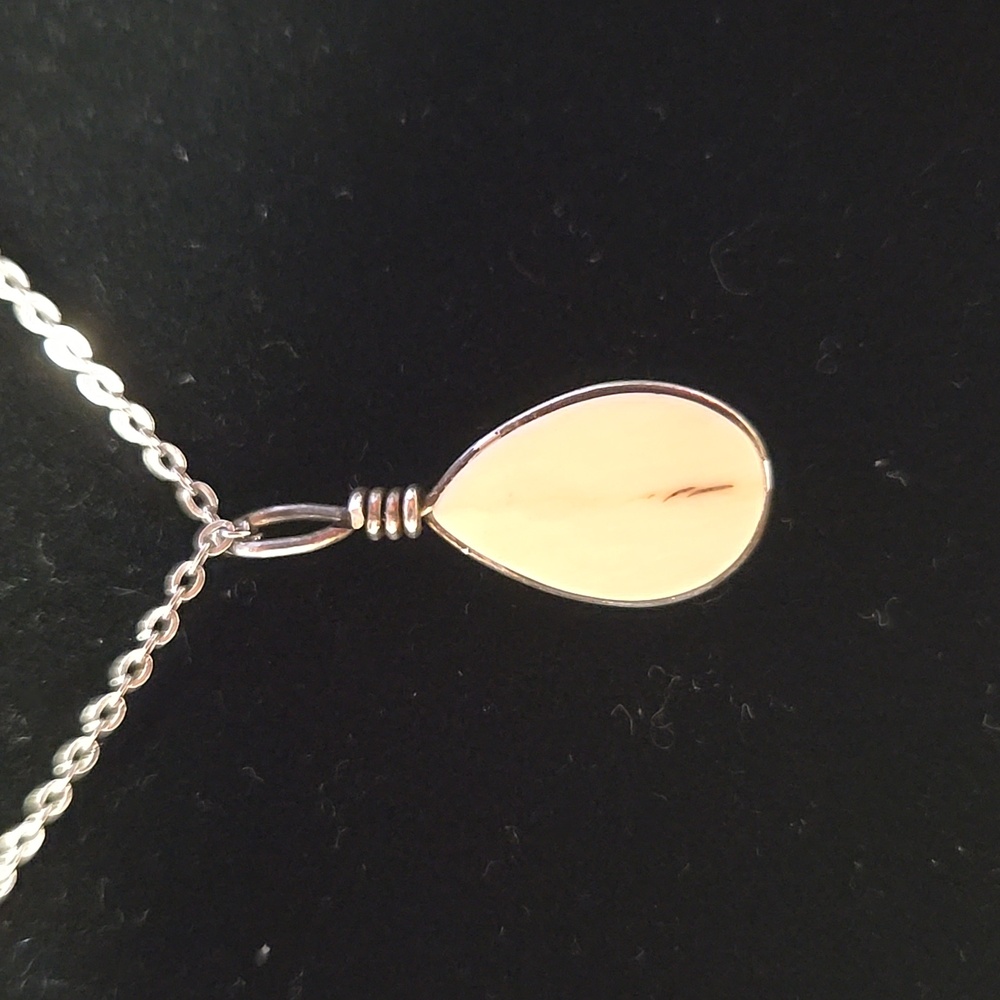Vtg Small Scrimshaw Ship Necklace - Picture 3 of 6